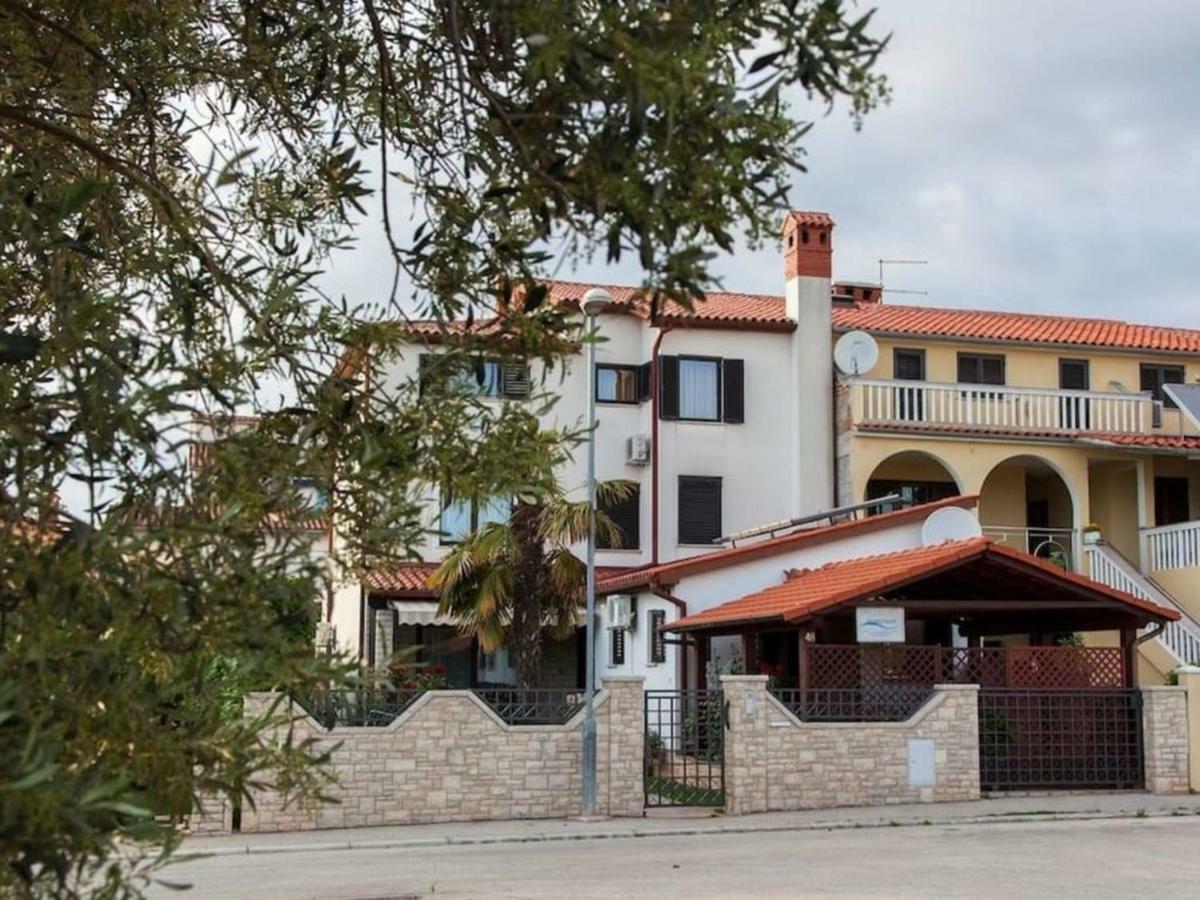 Apartments Grozdanic Fazana Exterior photo